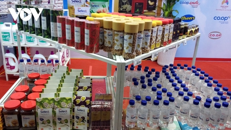Local businesses increase production capacity for Tet